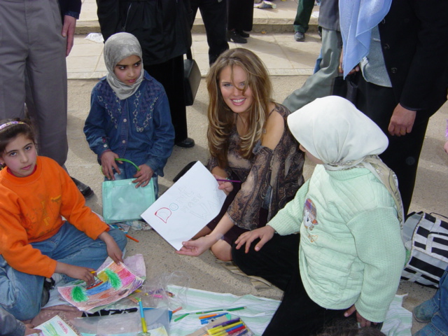 Alessandra beim Besuch der Stadt Babylon in Irak