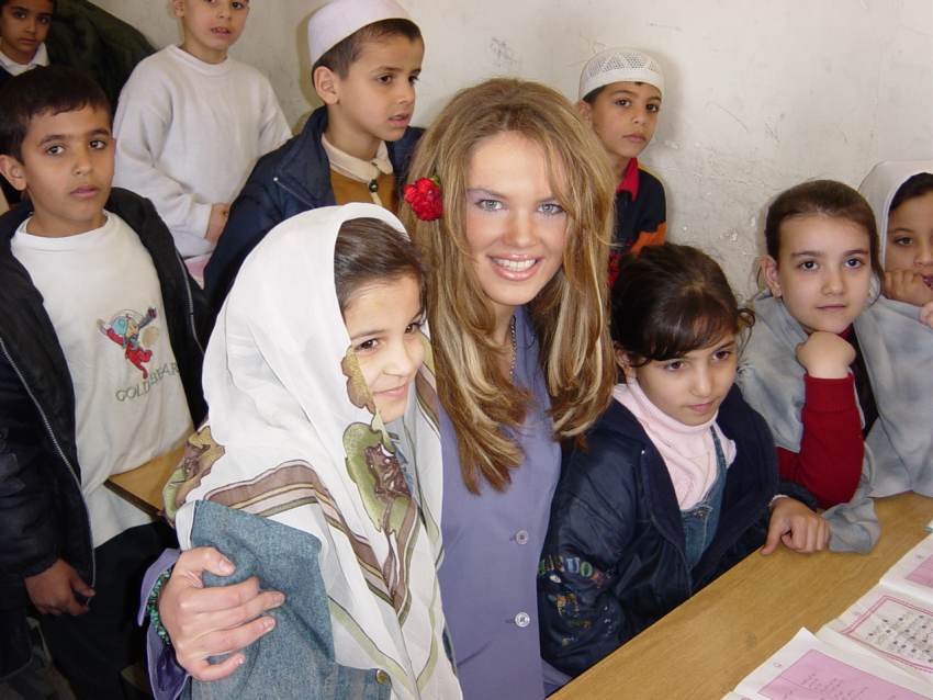 Alessandra beim Besuch einer Highschool im Irak